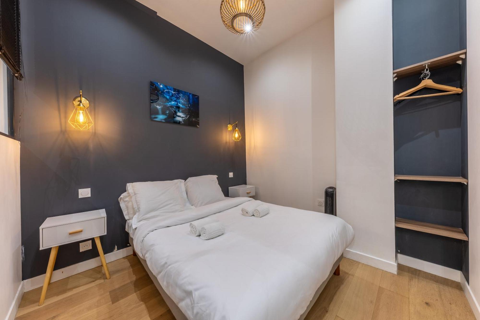 Pick A Flat's In Montmartre - Rue Pierre Fontaine Paris