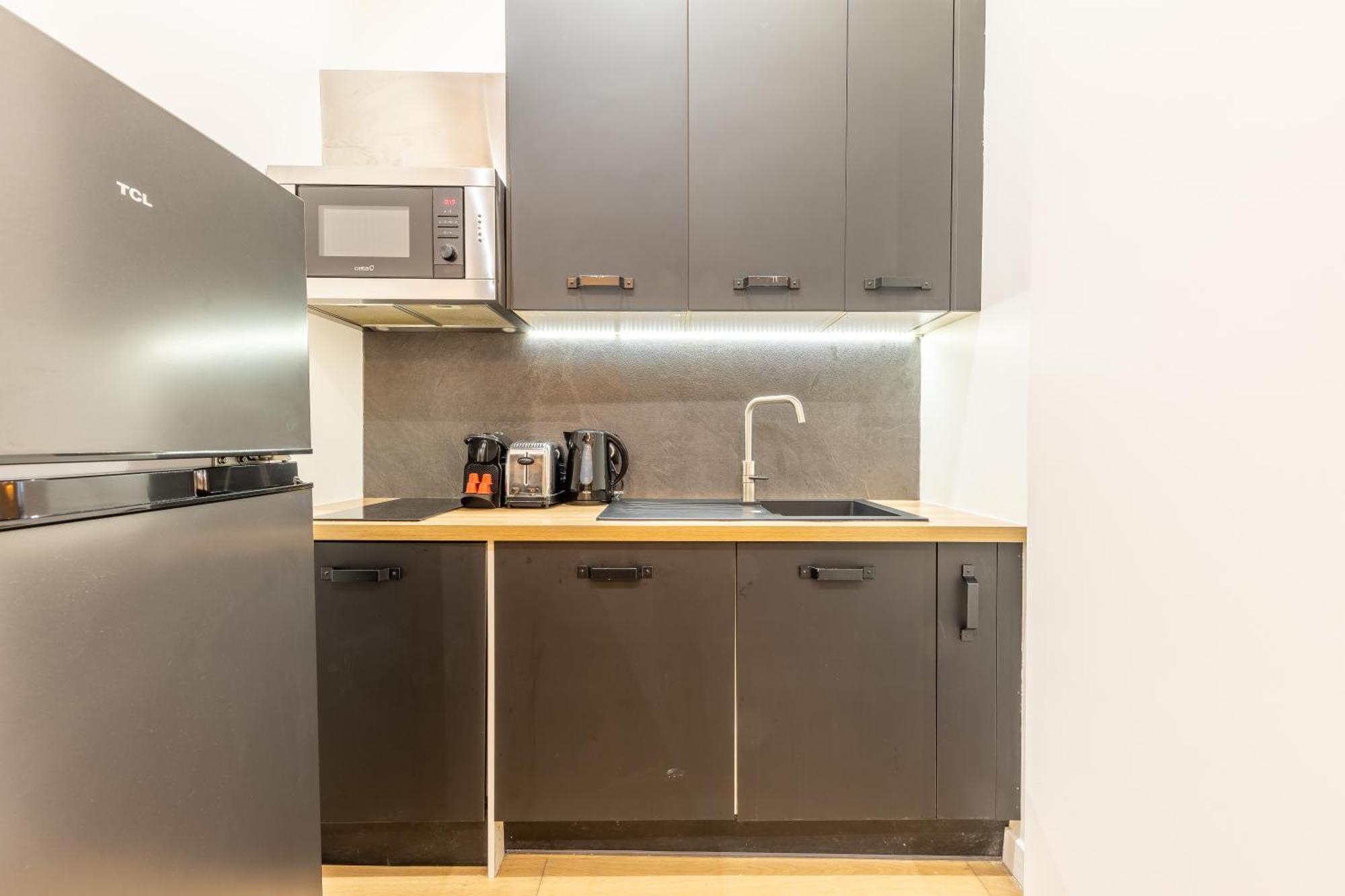 Pick A Flat's In Montmartre - Rue Pierre Fontaine *