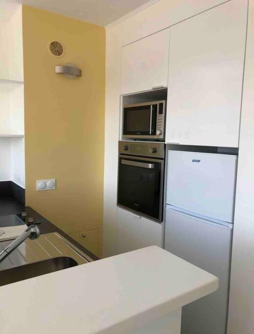 Montmartre With A View And Swimming Pool Access Apartment