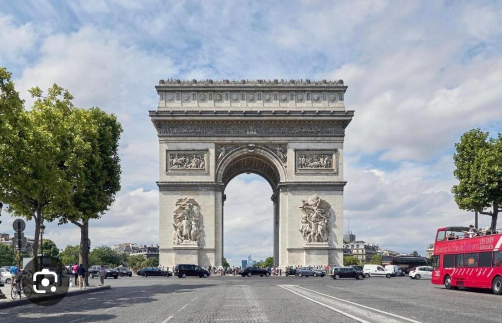 Champs-elysees Apartment *