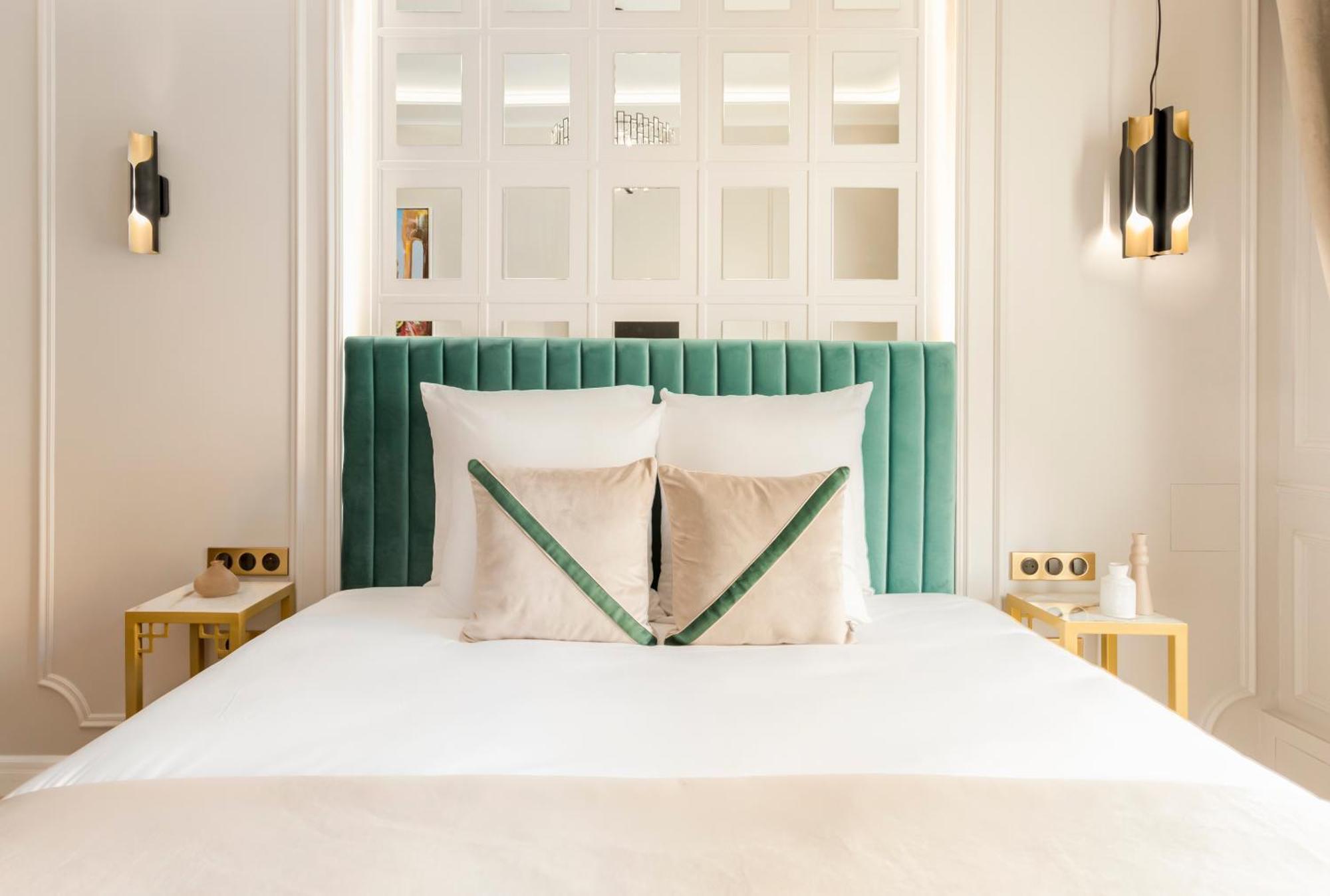 Merveil - Signature - Champs Elysees -kleber * Paris