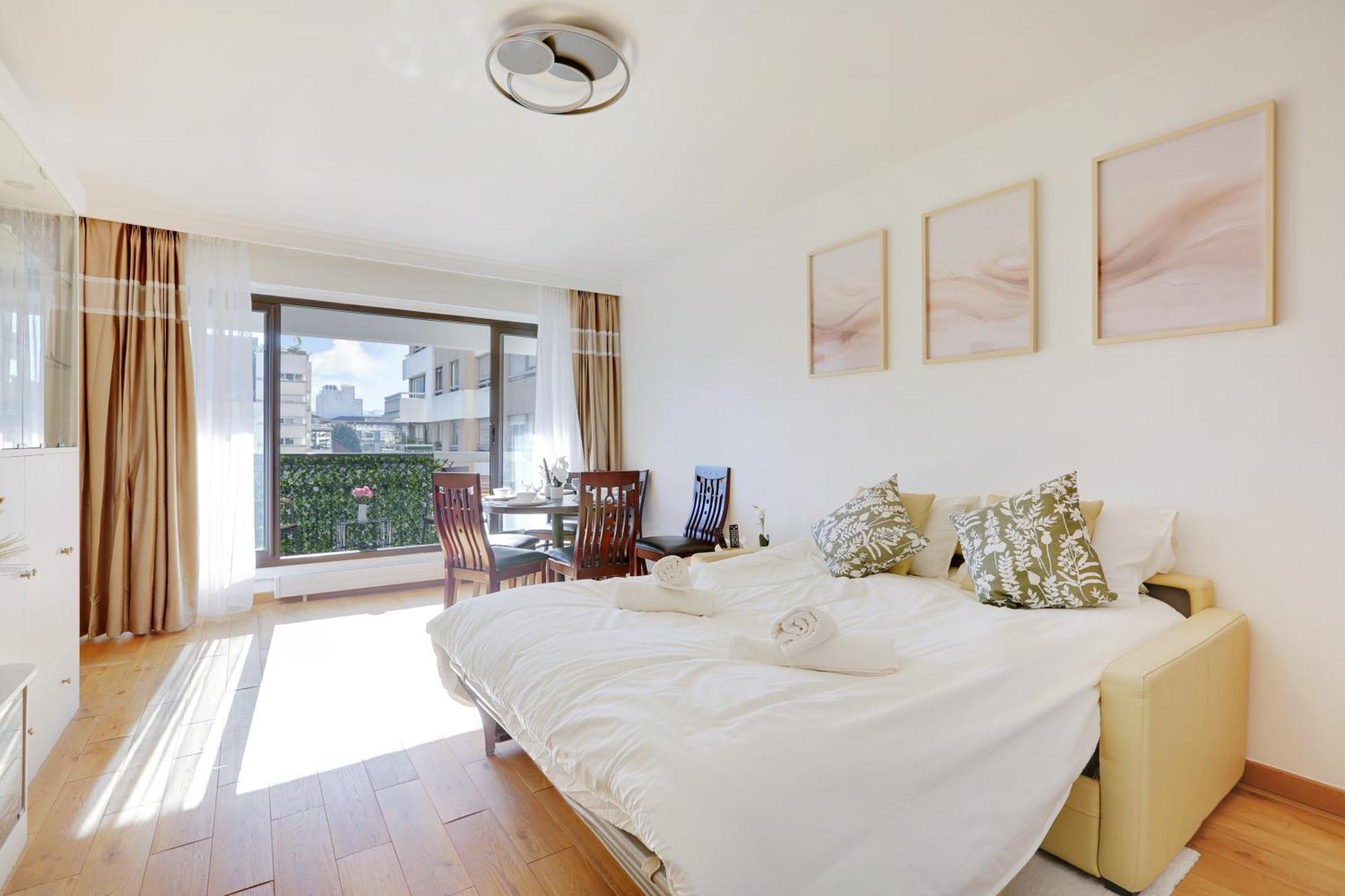 A 1 Minute Du Metro Et Parking Prive Apartment *
