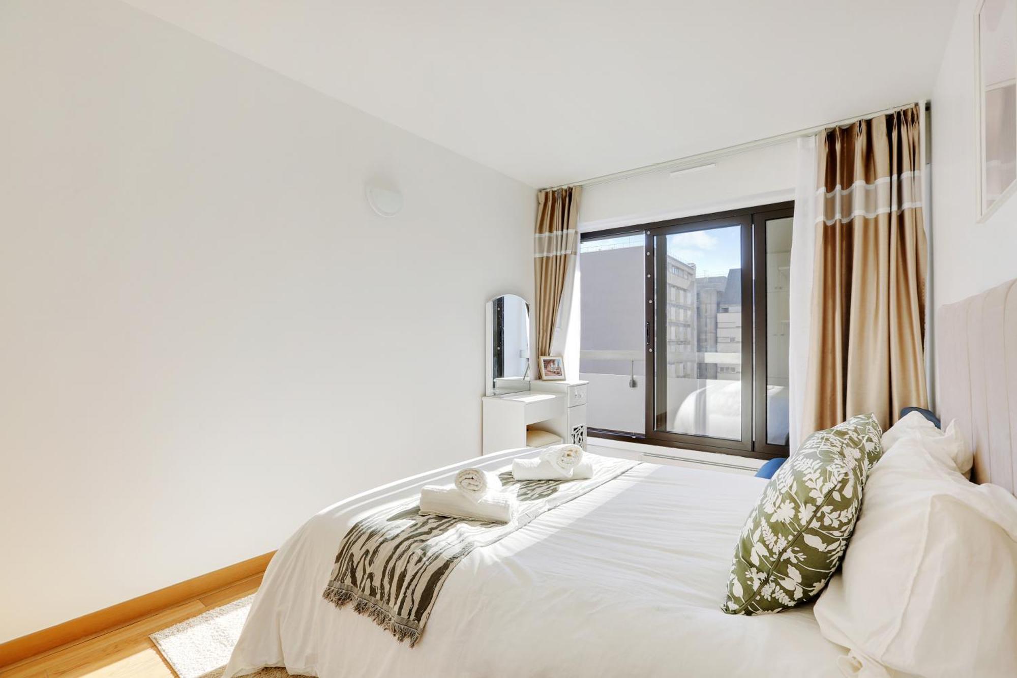 Apartment A 1 Minute Du Metro Et Parking Prive *