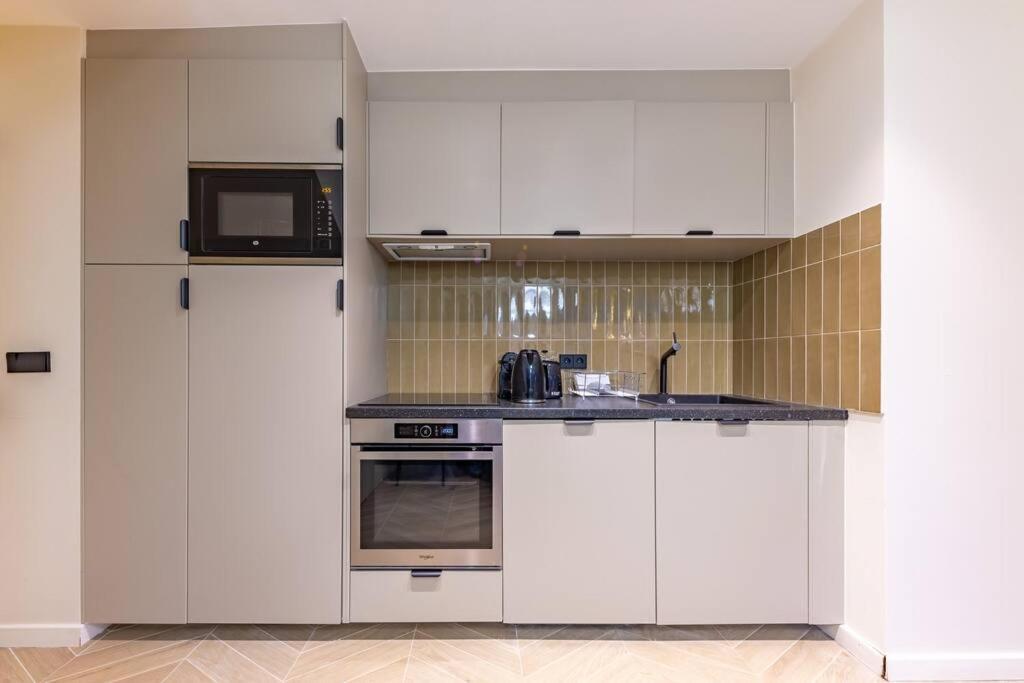New Spacious 4 Star Family In Chic 16th District * Paris