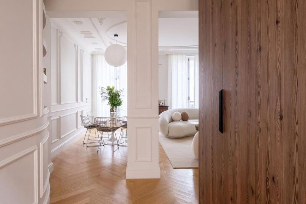 Haussmannien Luxe - 2 Chambres, Champs-elysees Paris