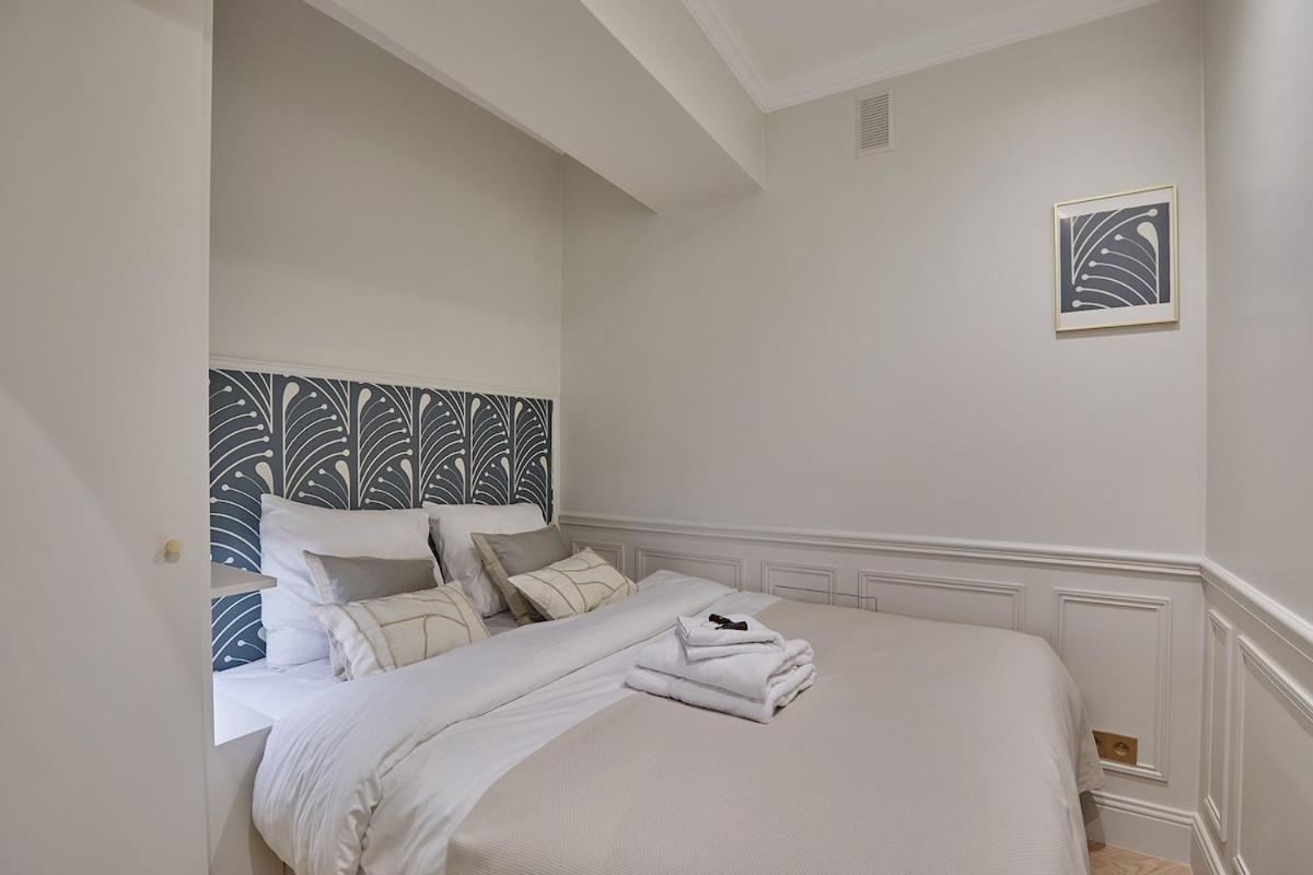 Eiffel Tower Invalides Apartment Paris