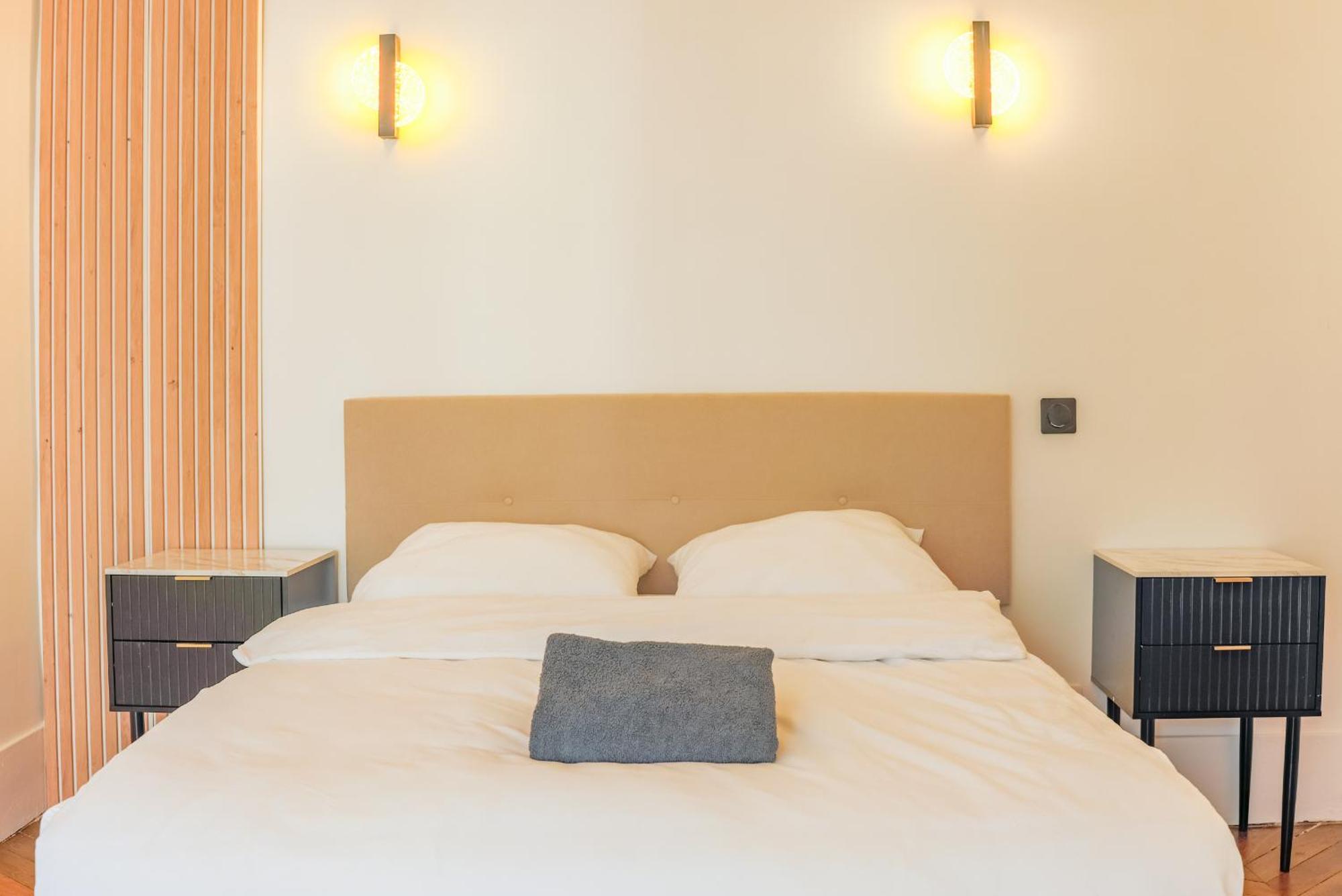 Champs Elysees Luxury Apartment *