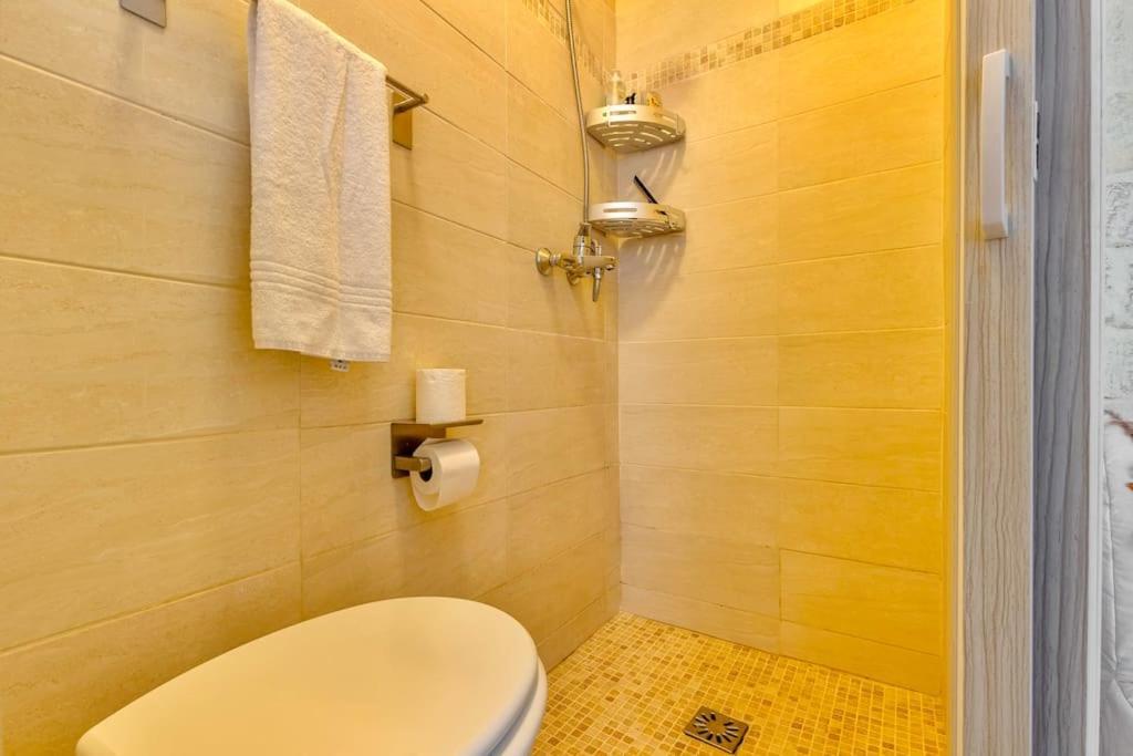 New Champs Elysees 2pax Apartment