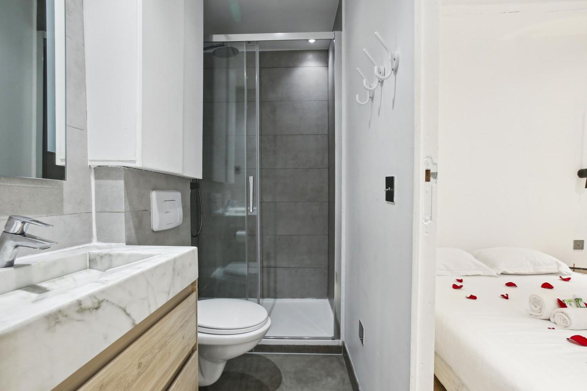 Lavie Maison : Ac & Center Of