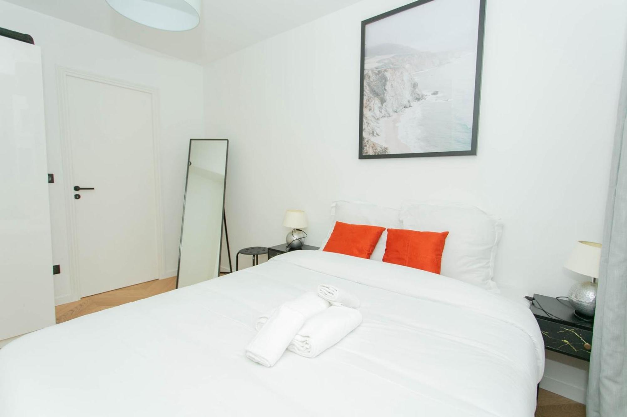 Haussmann - 2br Near Champs-elysees - Cityapartmentstay