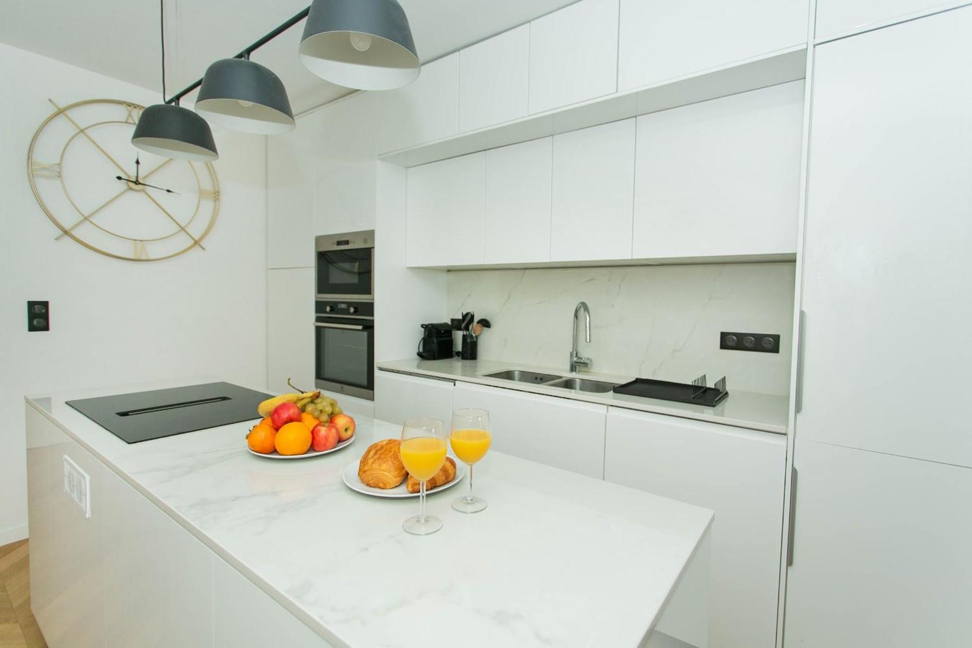 Apartment Haussmann - 2br Near Champs-elysees - Cityapartmentstay *