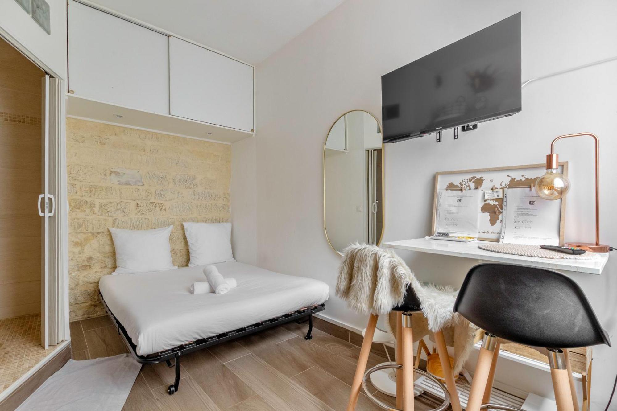 Apartment New Champs Elysees 2pax Paris