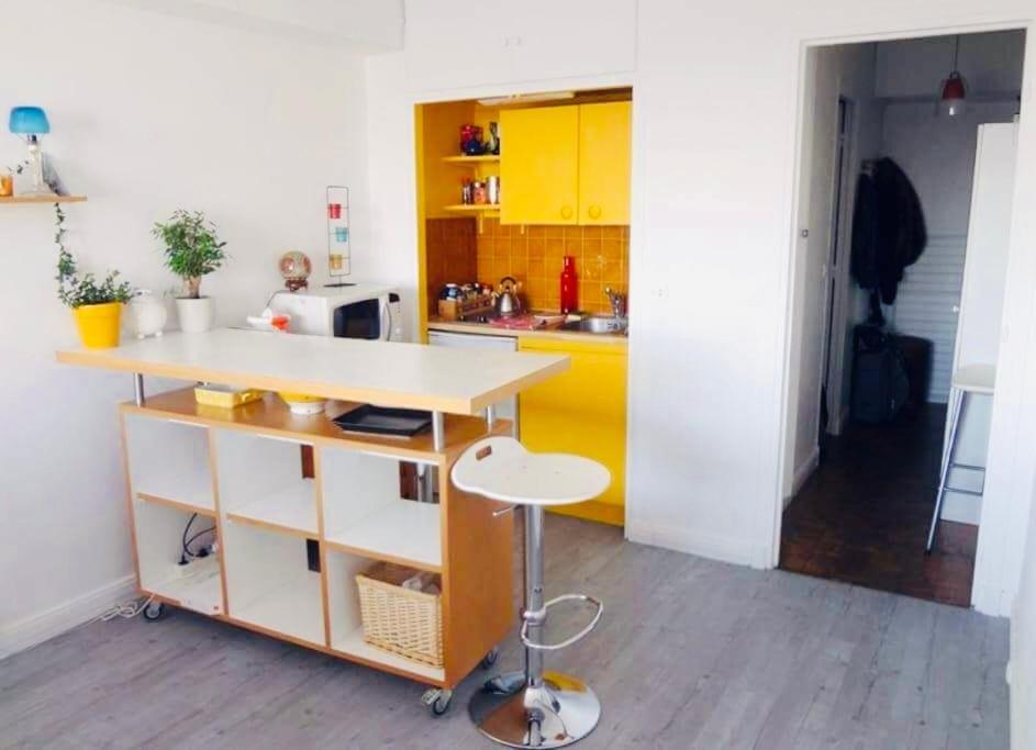 Amazing Eiffel Views At Cool Area Apartment Paris