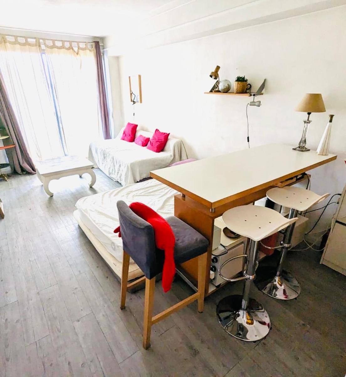 Amazing Eiffel Views At Cool Area Apartment *