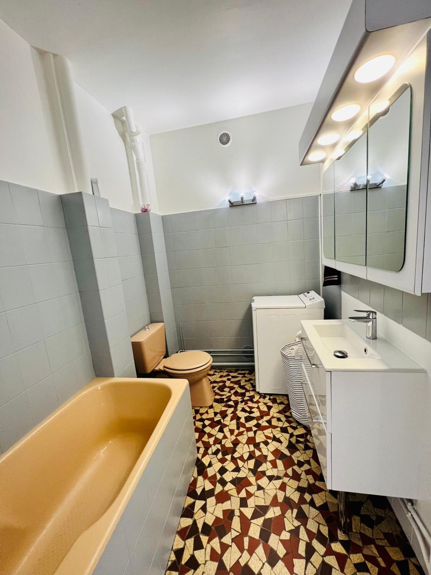 Apartment Magnifique 11eme *