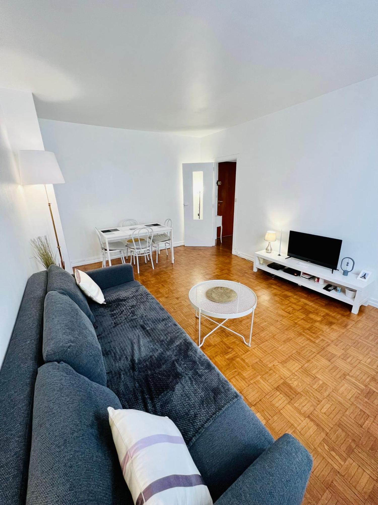 Apartment Magnifique 11eme *
