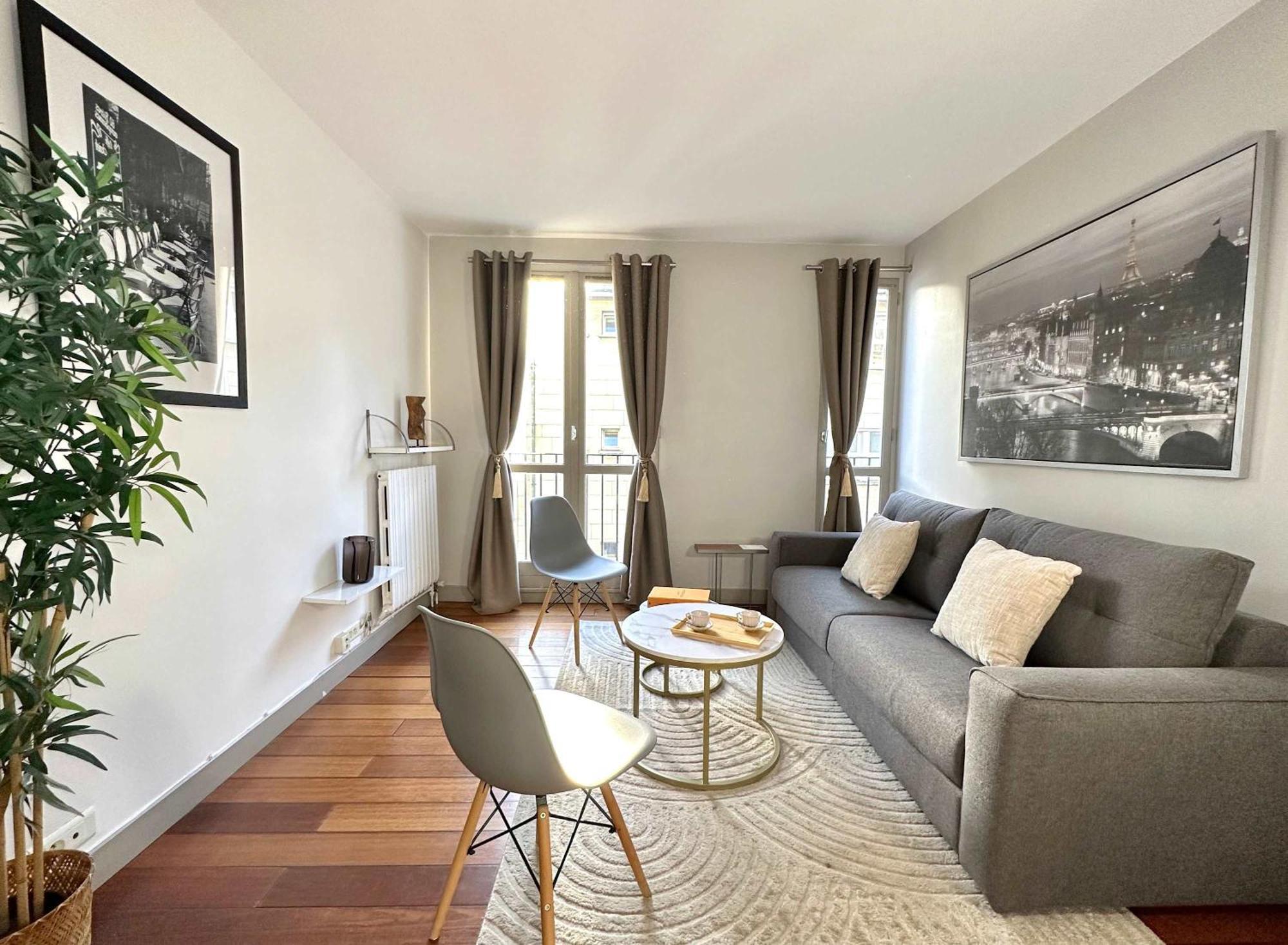 Beautiful Calm In Le Marais Apartment