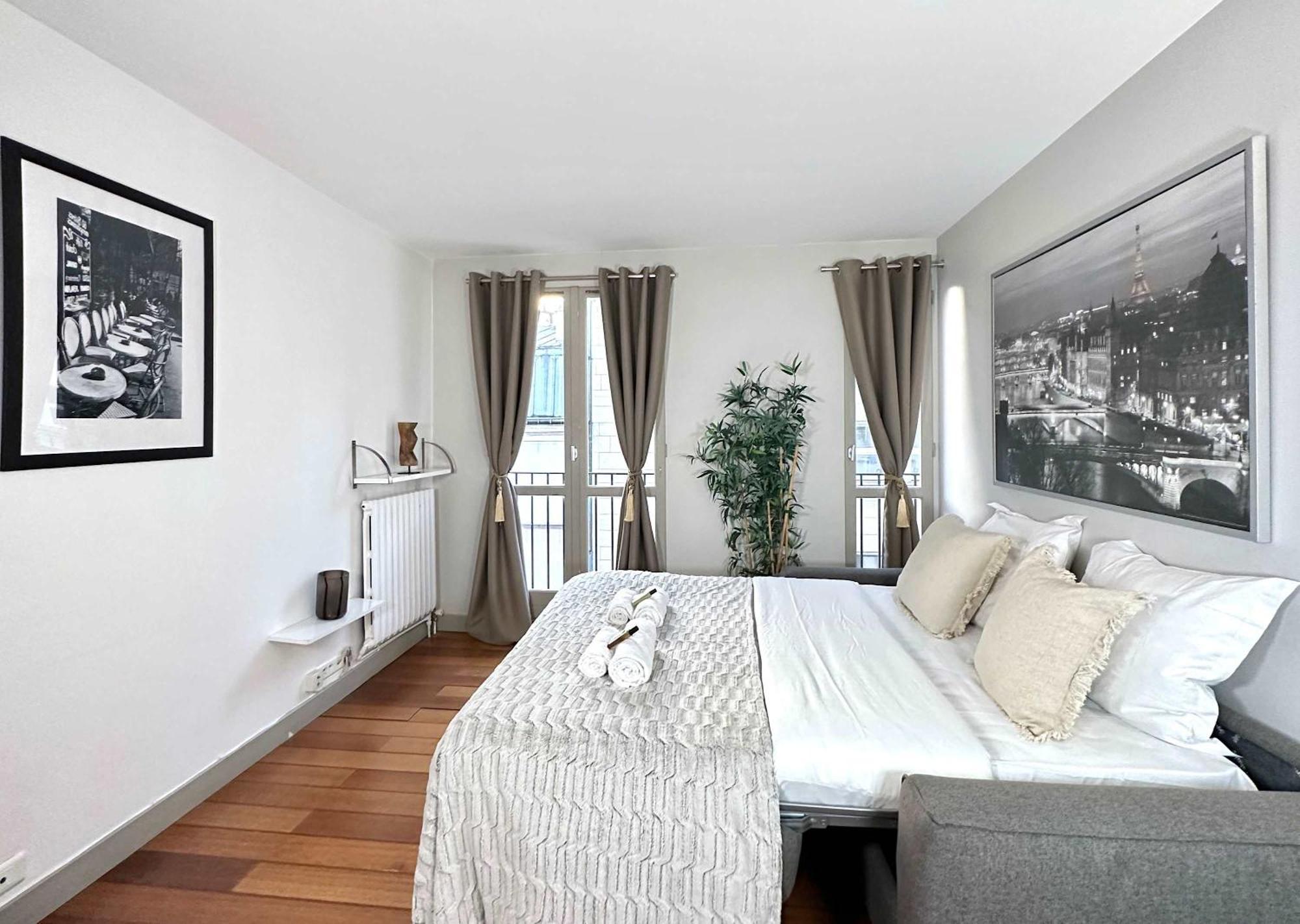 Beautiful Calm In Le Marais Apartment