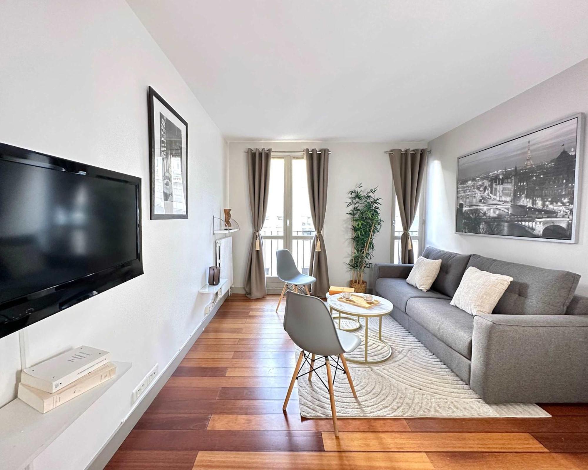 Beautiful Calm In Le Marais Apartment