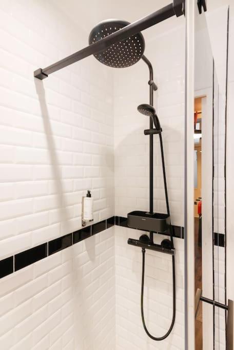 Montmartre Rue Des Martyrs Loft With Ac, 4-7 Peo * Paris