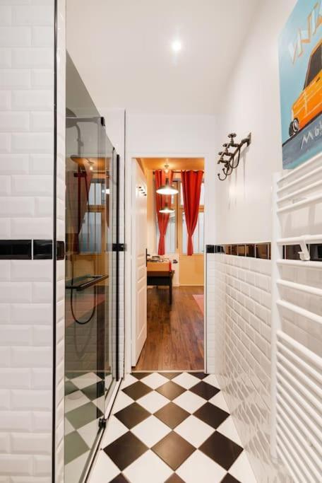 Montmartre Rue Des Martyrs Loft With Ac, 4-7 Peo Apartment *