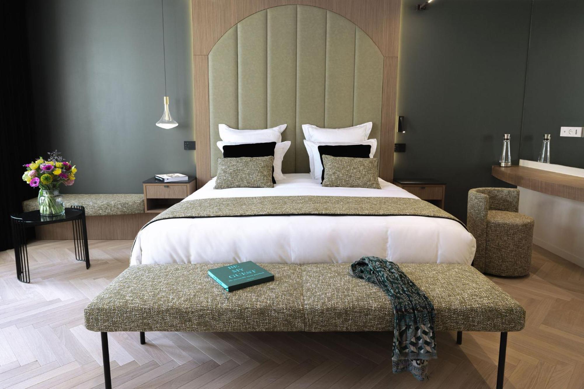 1.75 La Source 5* Paris