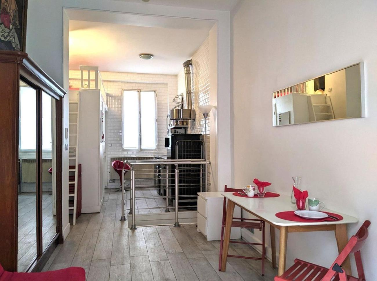 Duplex And Private Patio At Eiffel Tower Apartment *