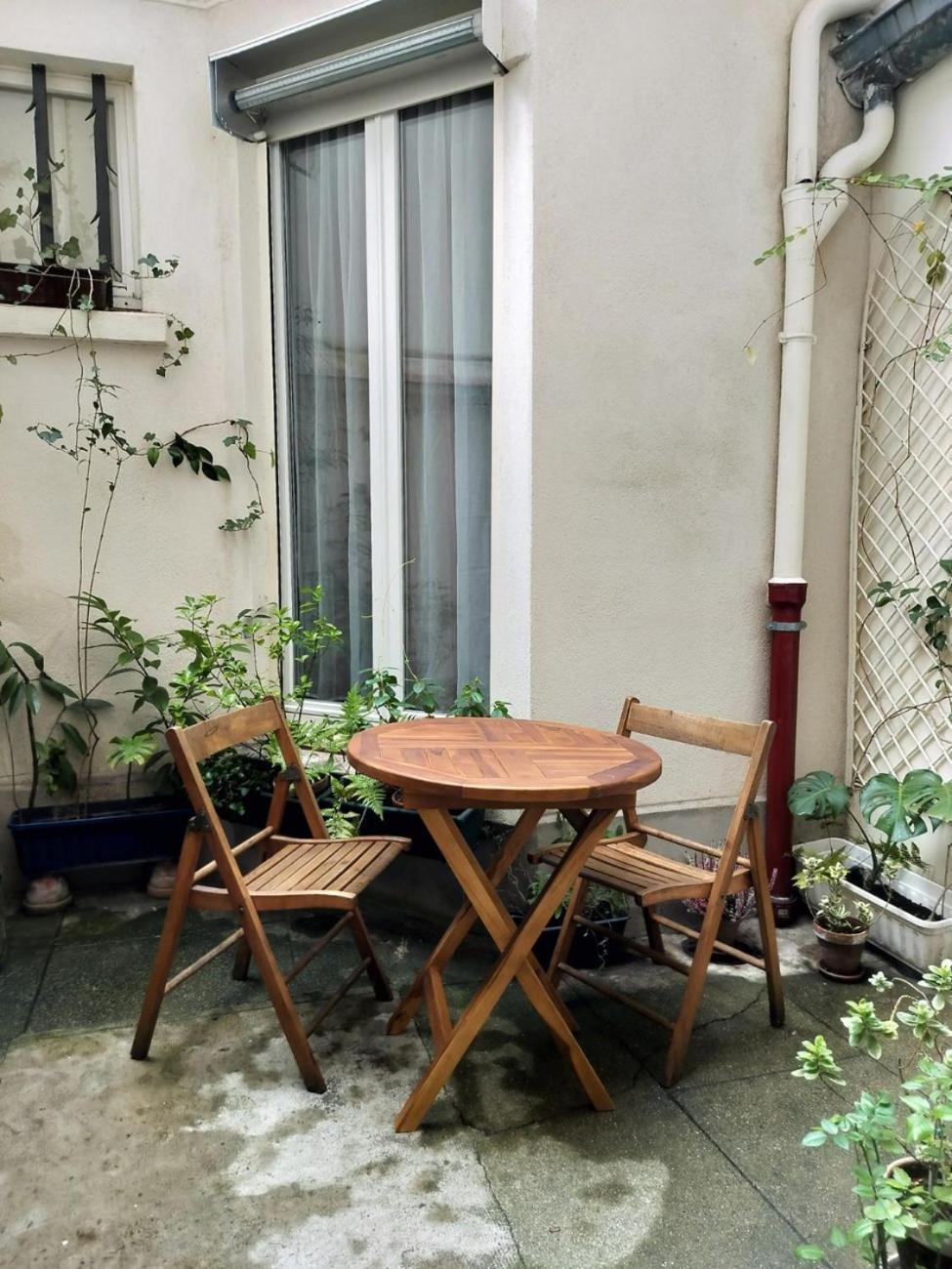 Apartment Duplex And Private Patio At Eiffel Tower