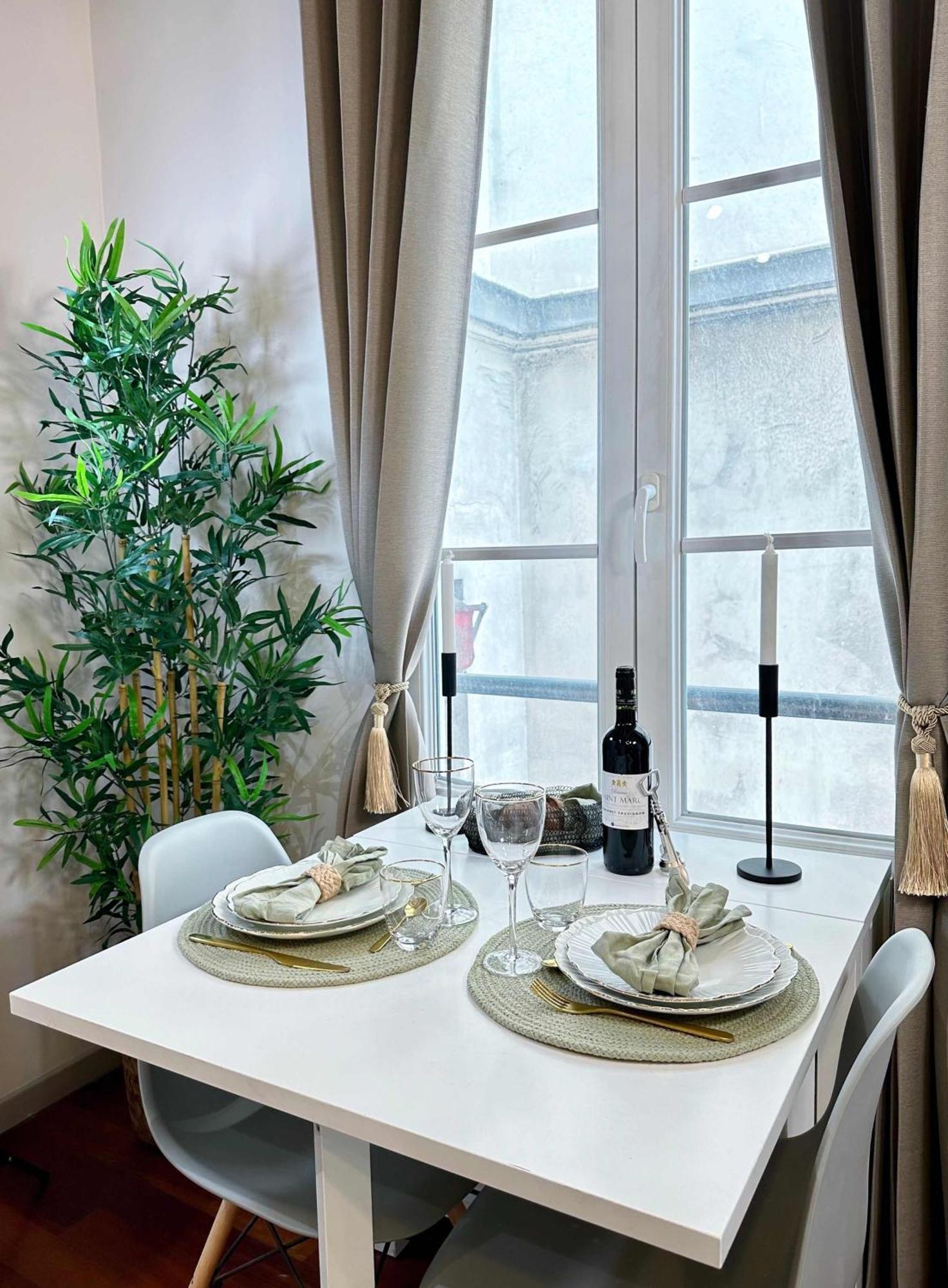 Eiffel Tower Gem Stylish & Unique Apartamento