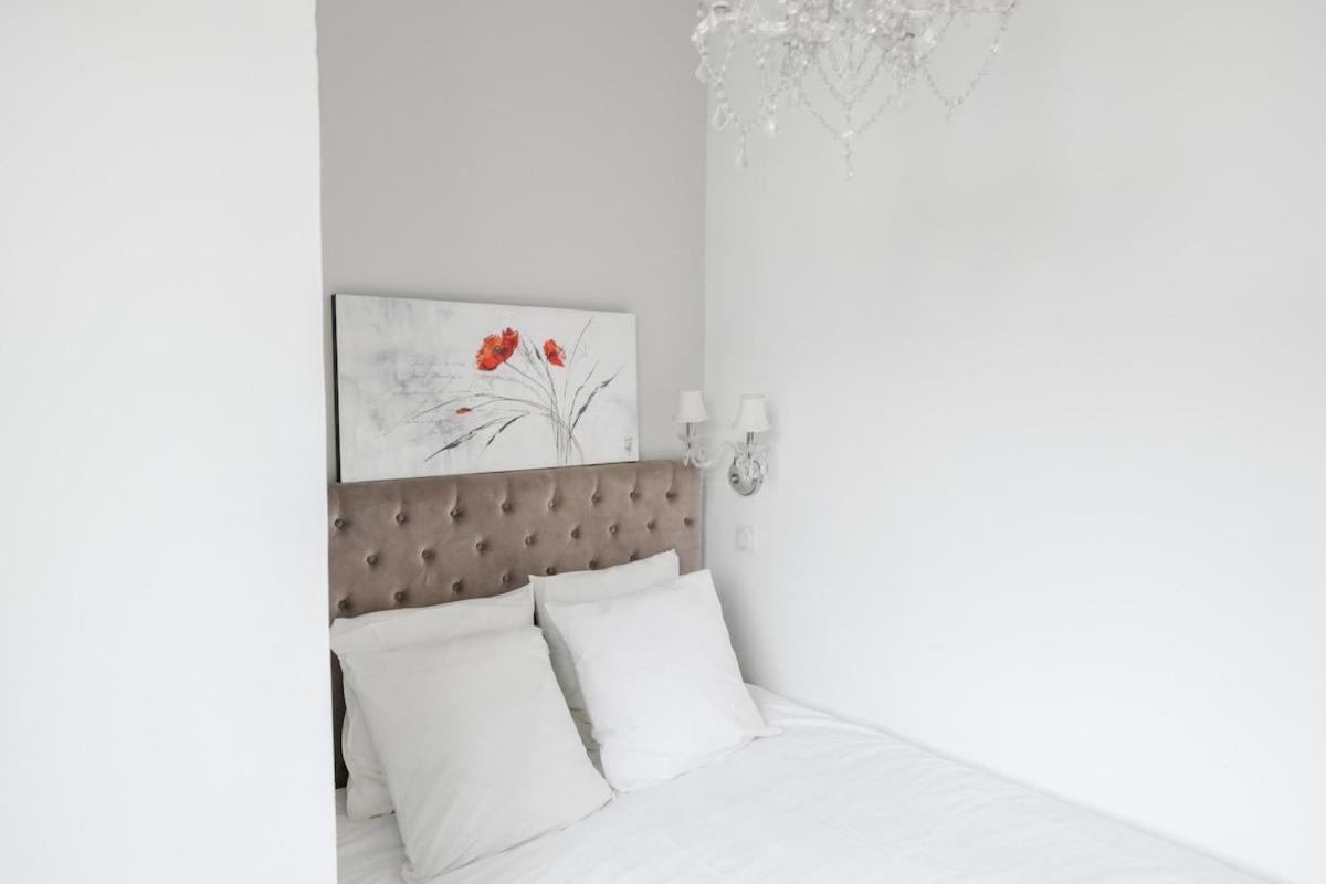 Chic On The Champs-elysees With Ac Apartamento Paris