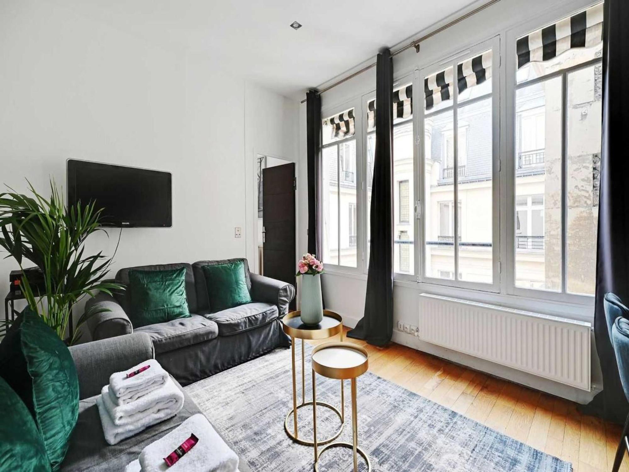 And Quiet 1bdr 8th - Bail Mobilite Apartment