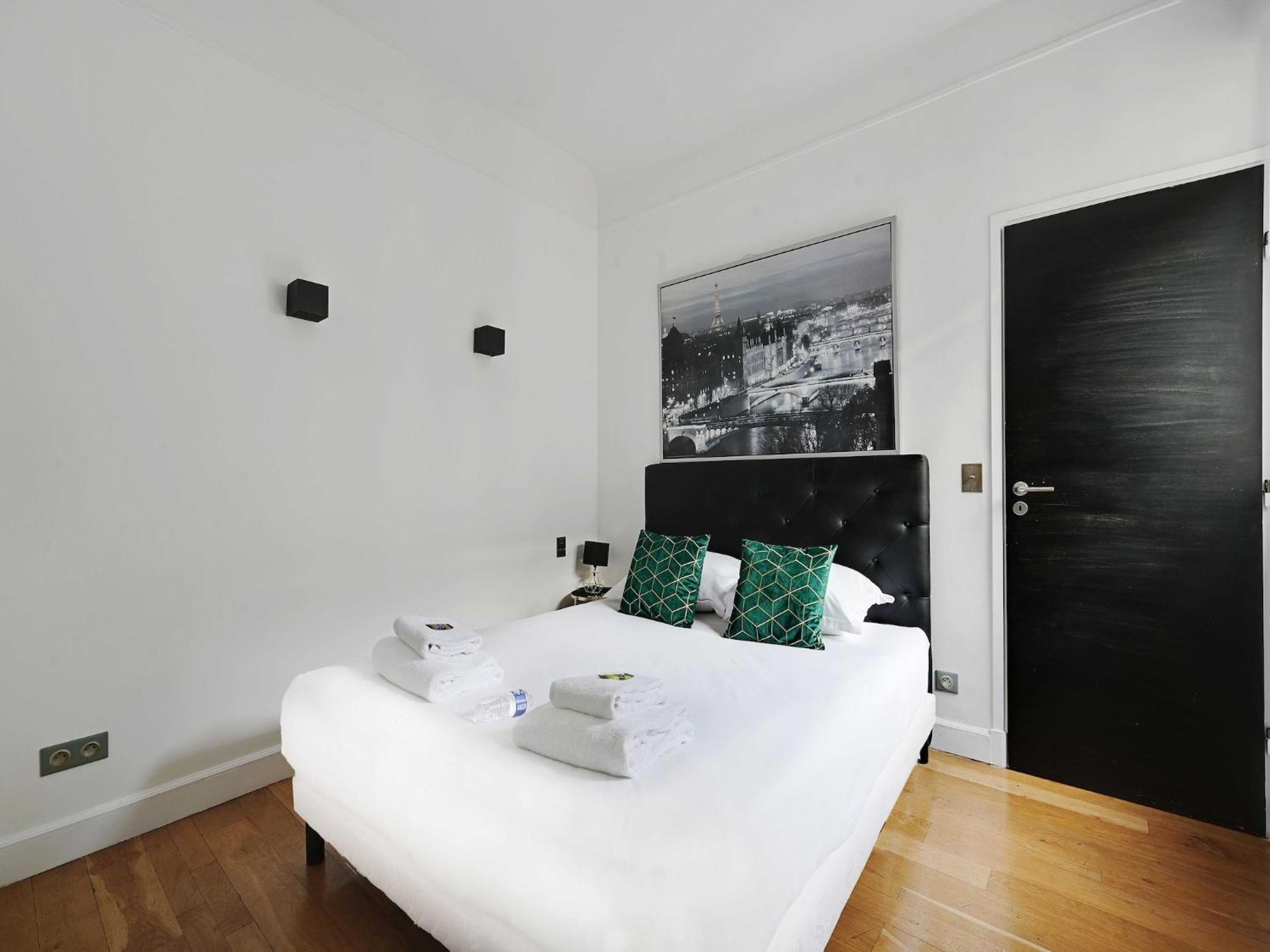 And Quiet 1bdr 8th - Bail Mobilite Apartment Paris