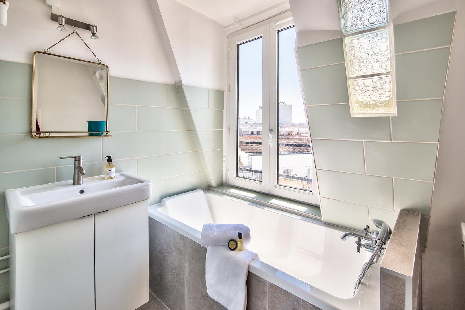 Guestready - Bright And Chic In The 20th Arr. Apartment