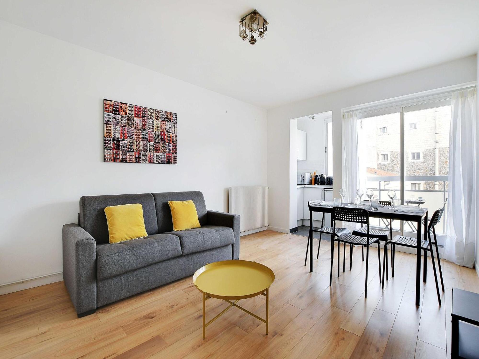 1bdr 3p Balcony - St Maur Voltaire Appartement Paris