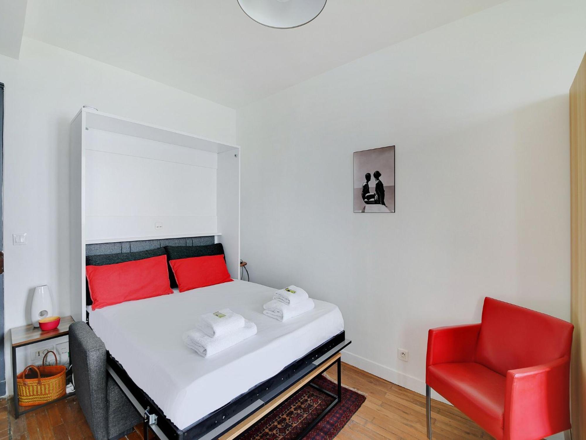 Charming 2p - Canal St Martin Meaux Apartment
