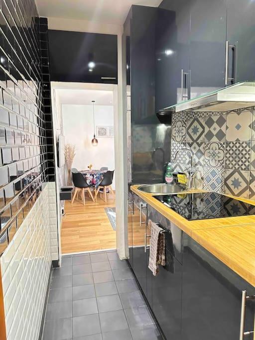 Amazing House Near To Saint Lazar And Lafayette! Apartment Paris