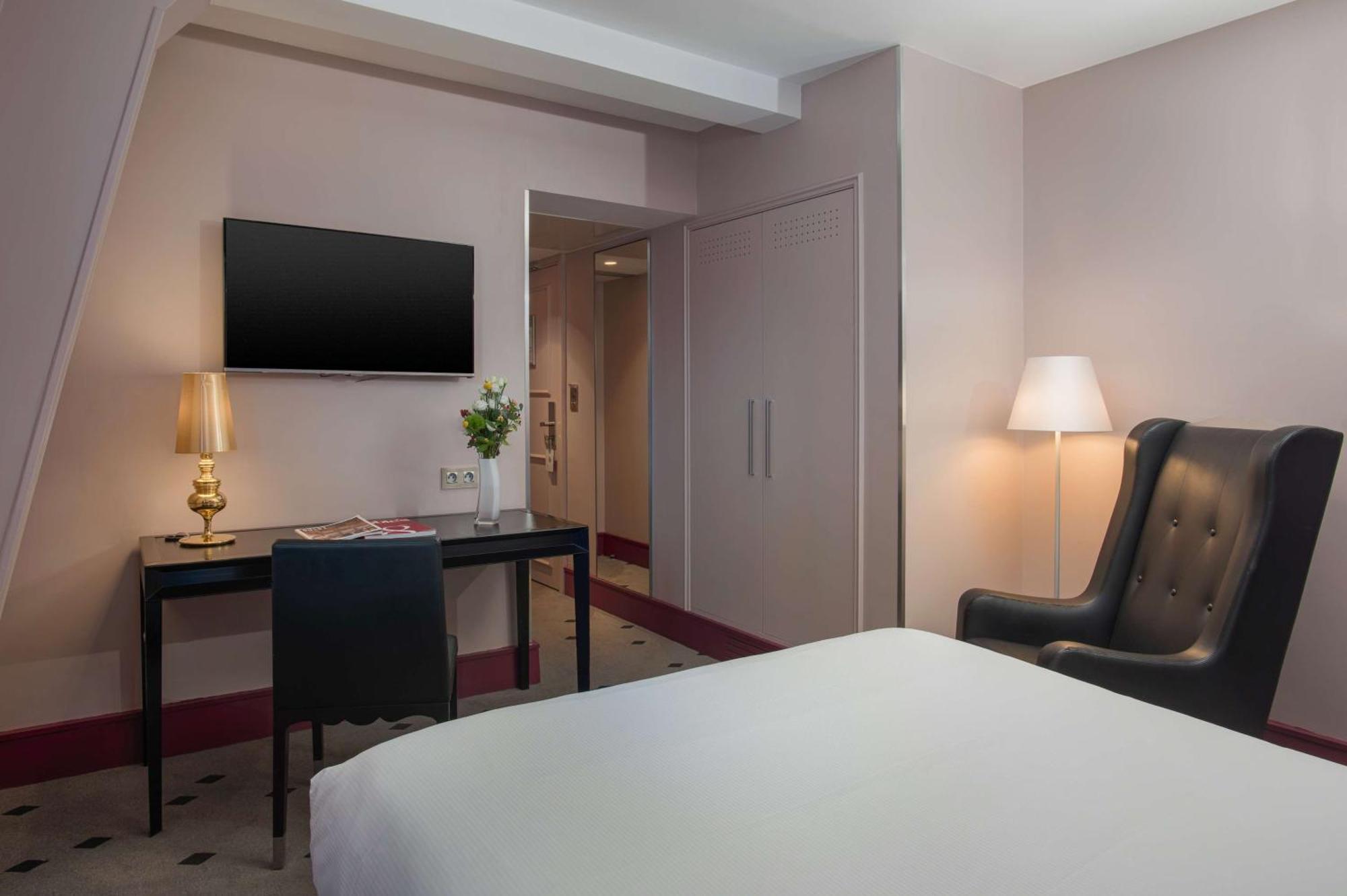 Nh Champs-elysees Hotel