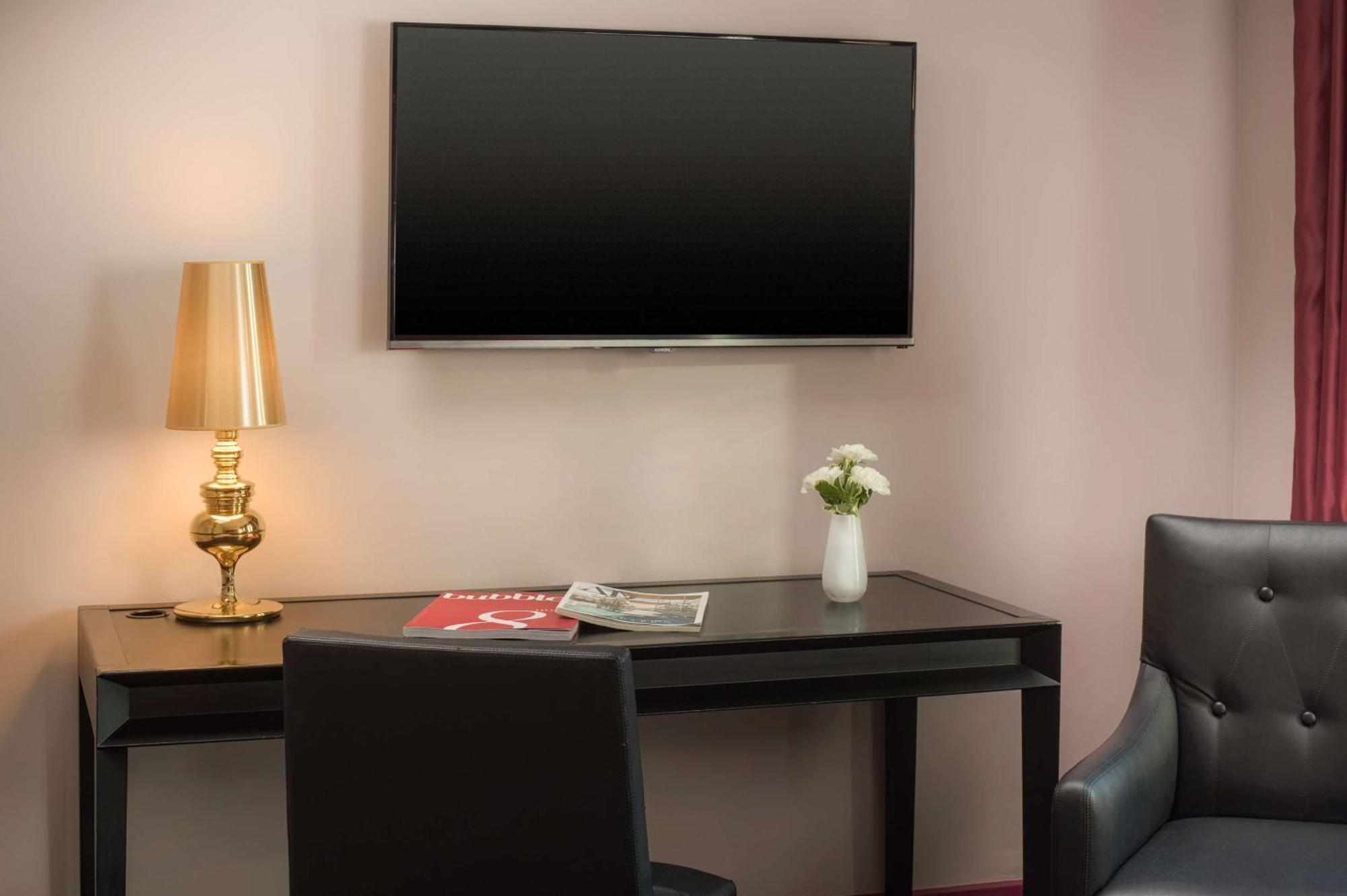 Hotel Nh Champs-elysees 4*