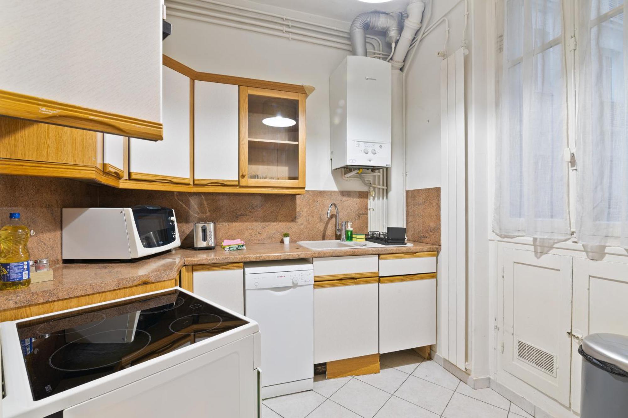Superb Quartier Pantheon 4 Free Netflix