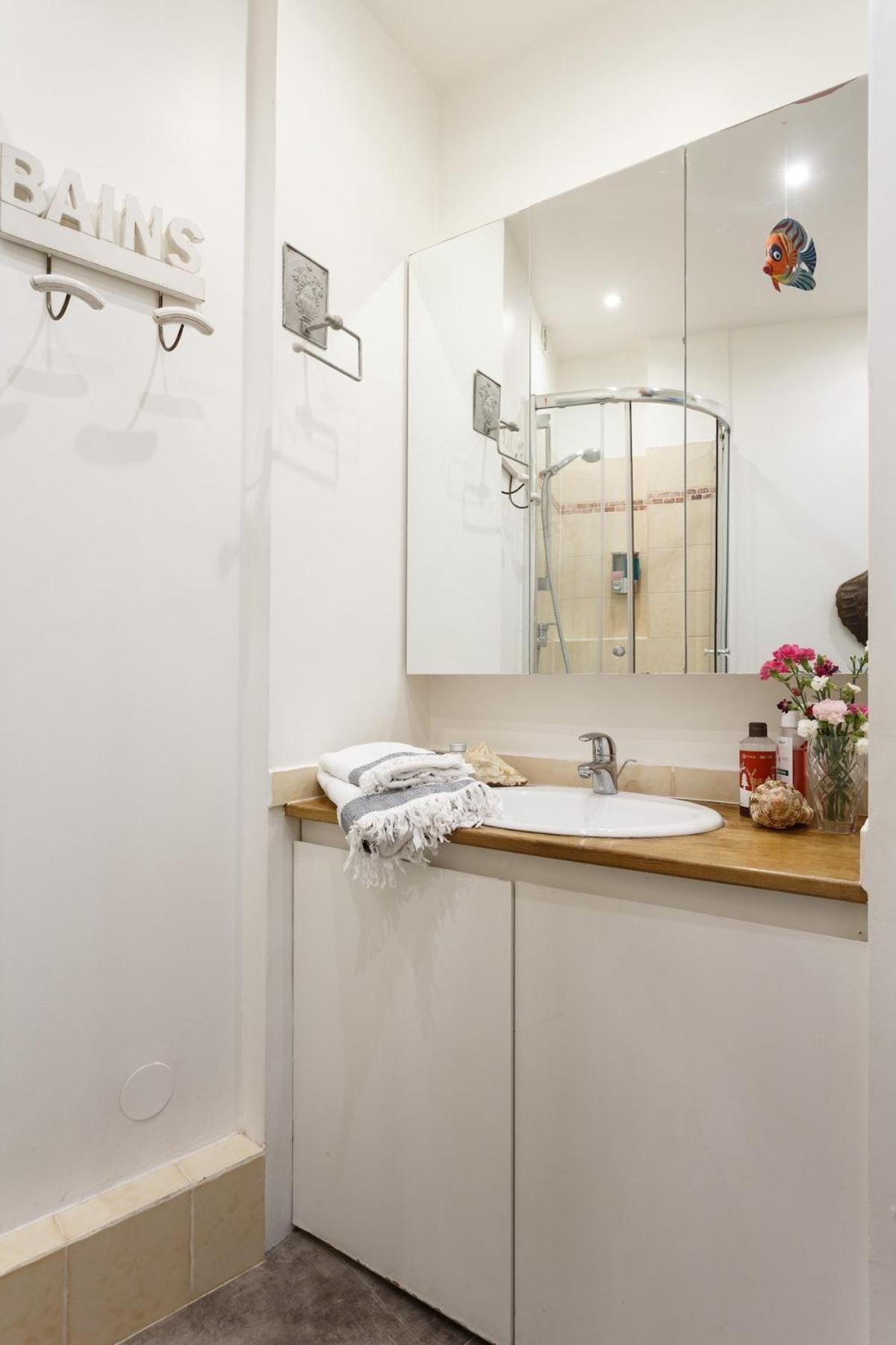 Apartment Family - Mon - Close Need- Cosy Modern & Comfort - Free Travel Guide *