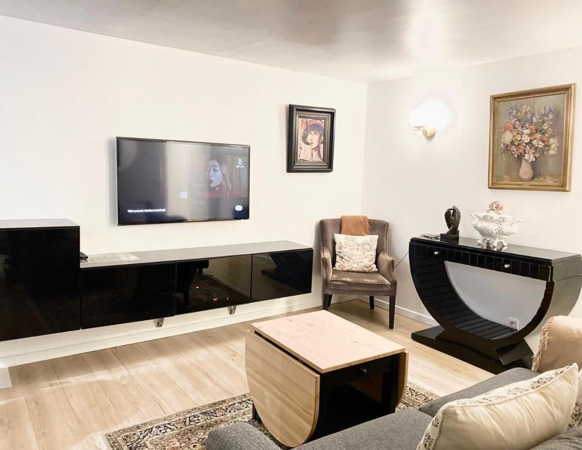 Luxury In The Golden Triangle - Apartment Paris