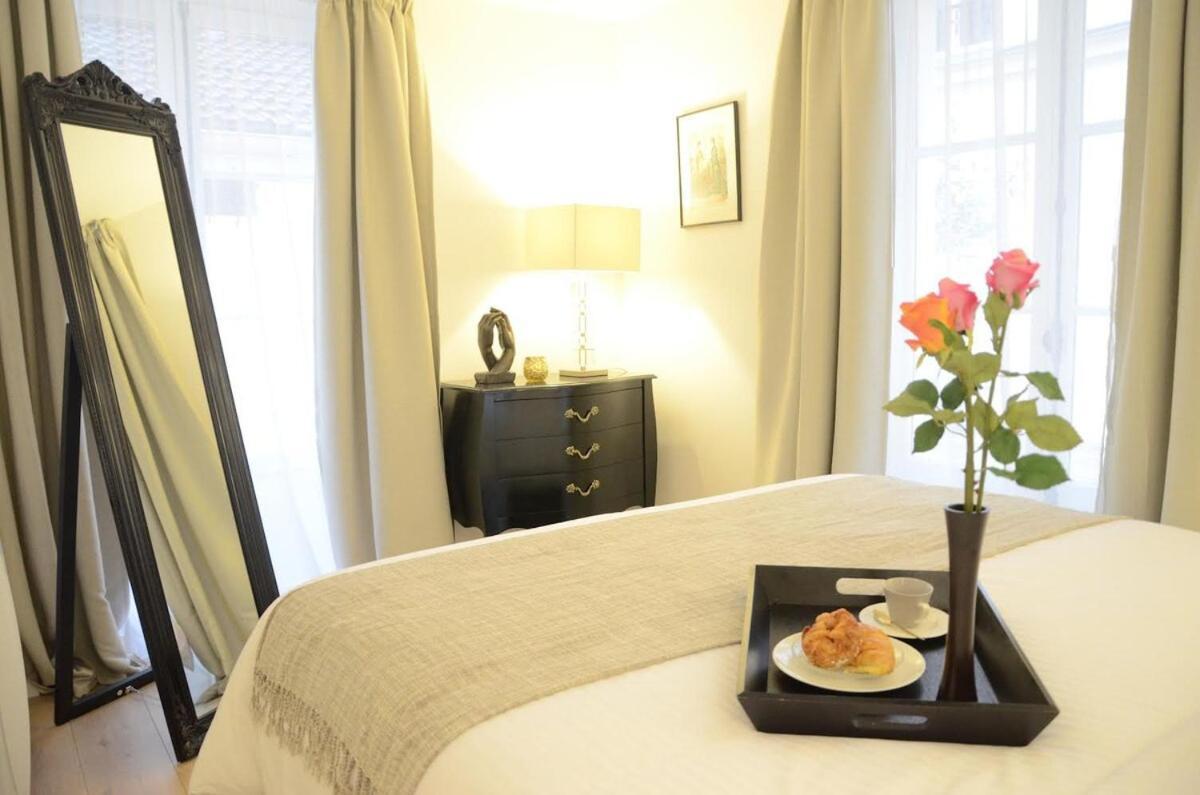 Luxury In The Golden Triangle - * Paris