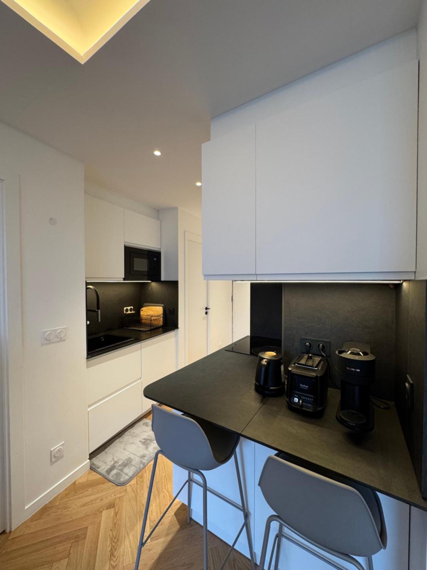 2 Bedroom Renovated In The Heart Of Apartamento *