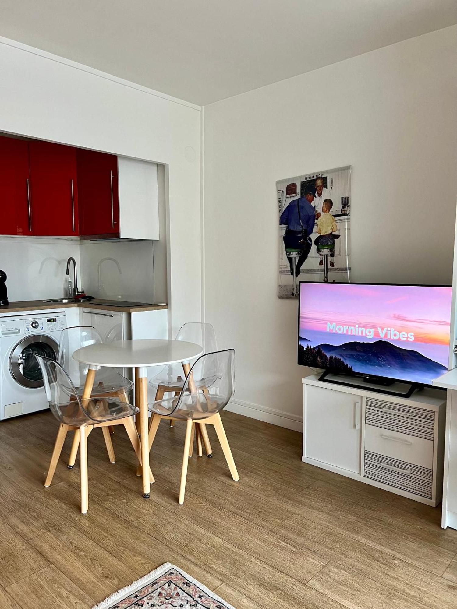 Cosy Near Eiffel Tour Apartment *