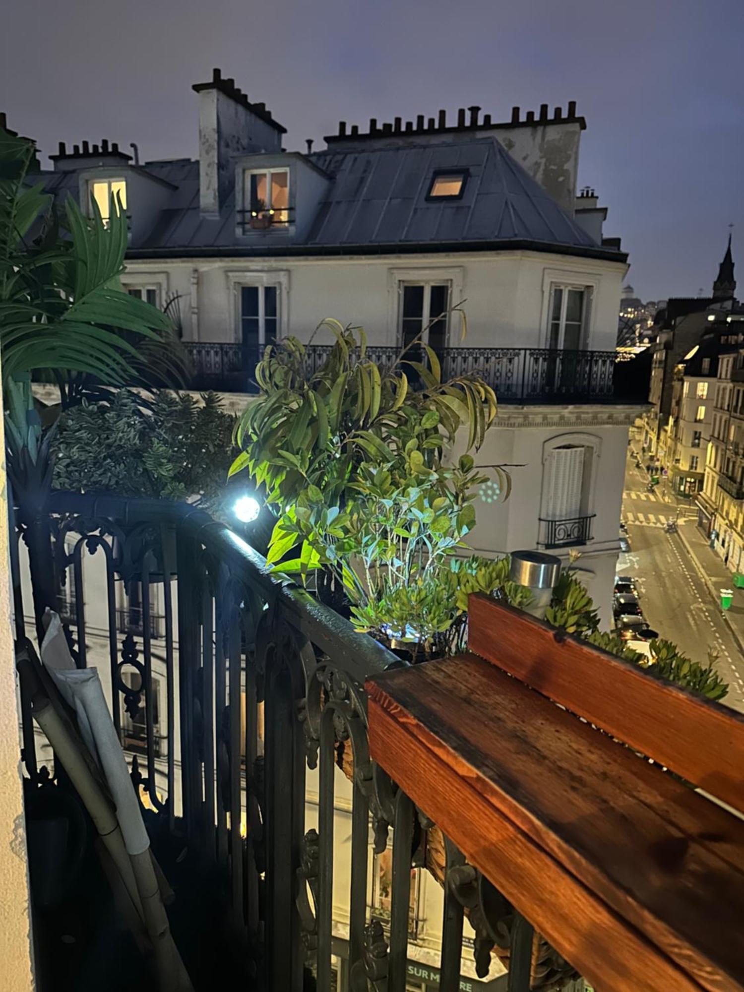 Vue Montmartre & Balcon Apartment *