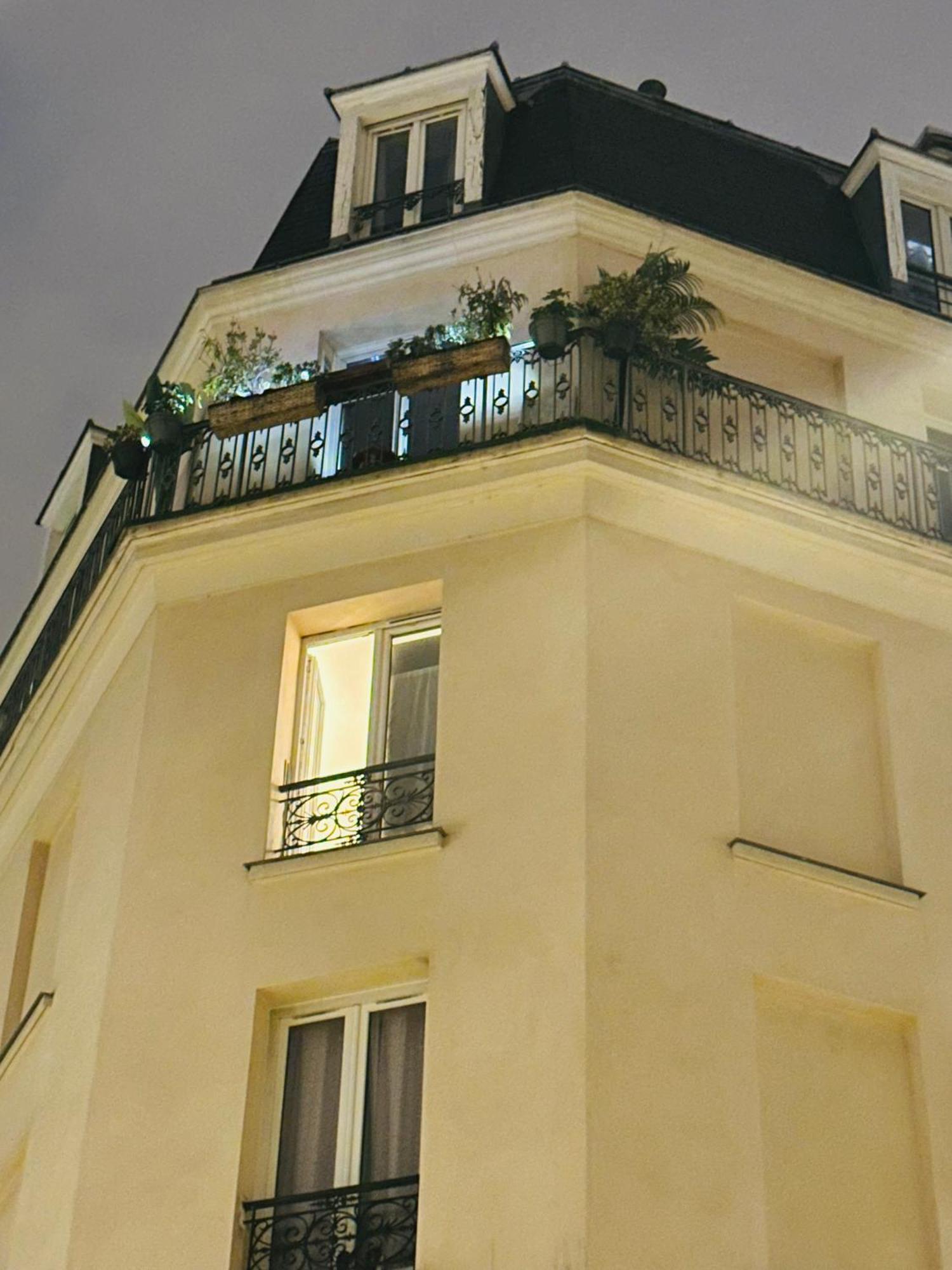 Apartment Vue Montmartre & Balcon