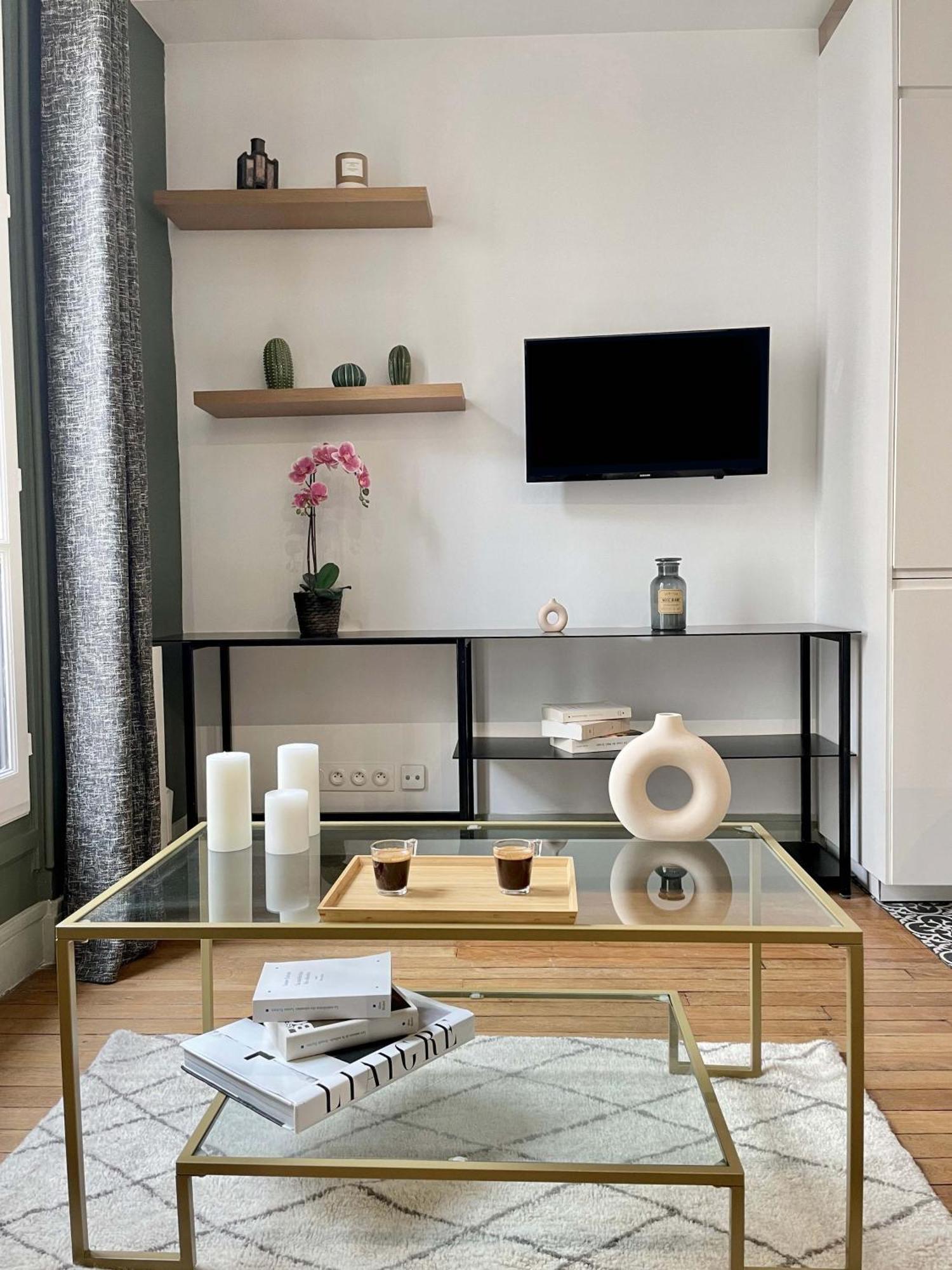 Eiffel Tower Stylish Retreat Paris