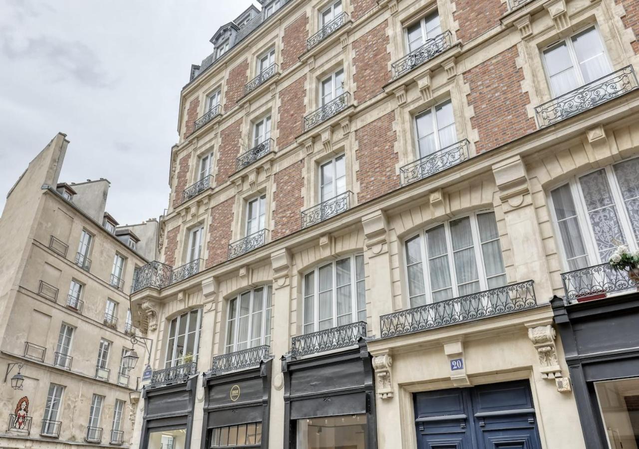 Spacious Typical Parisian Flat - Le Marais *