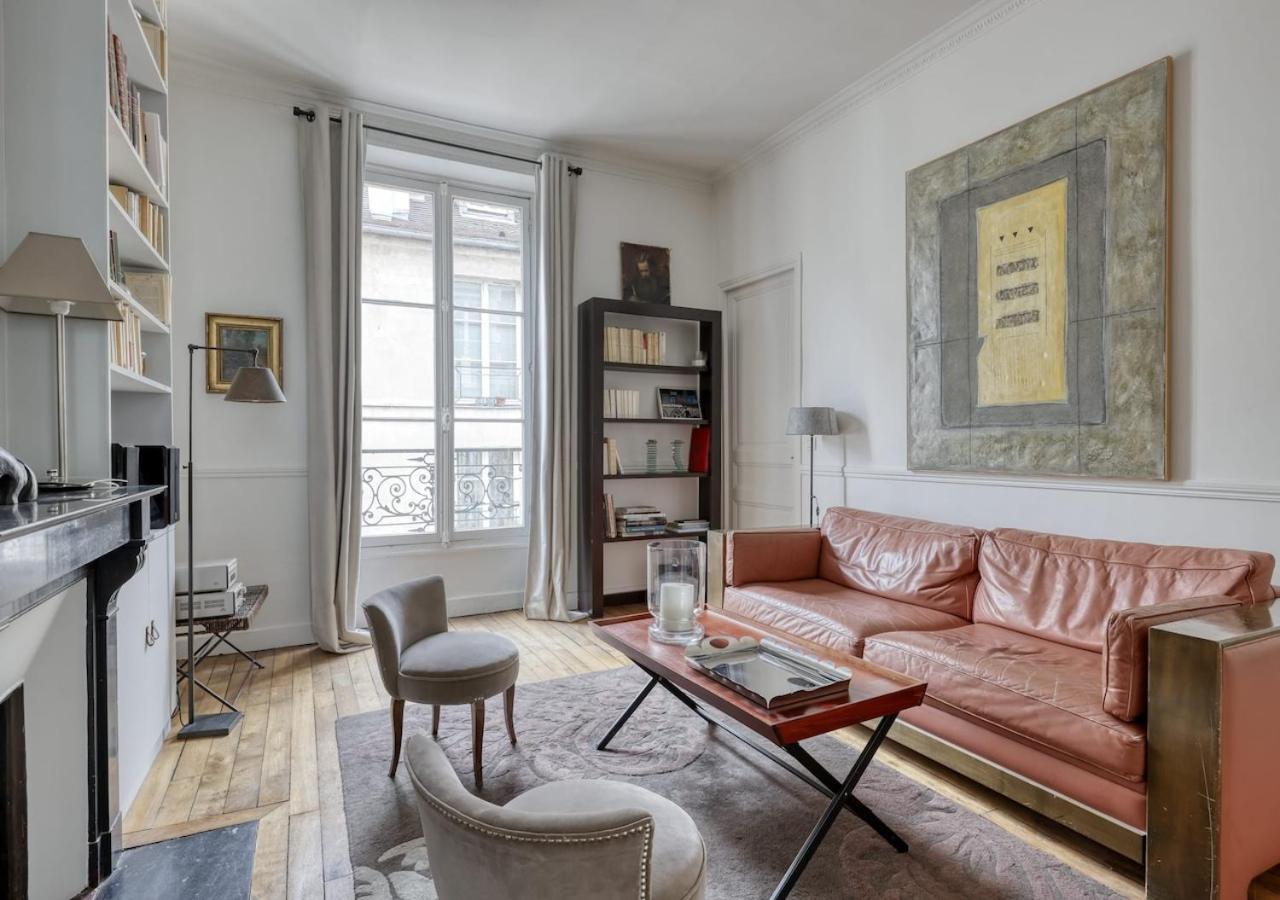 Spacious Typical Parisian Flat - Le Marais Apartment