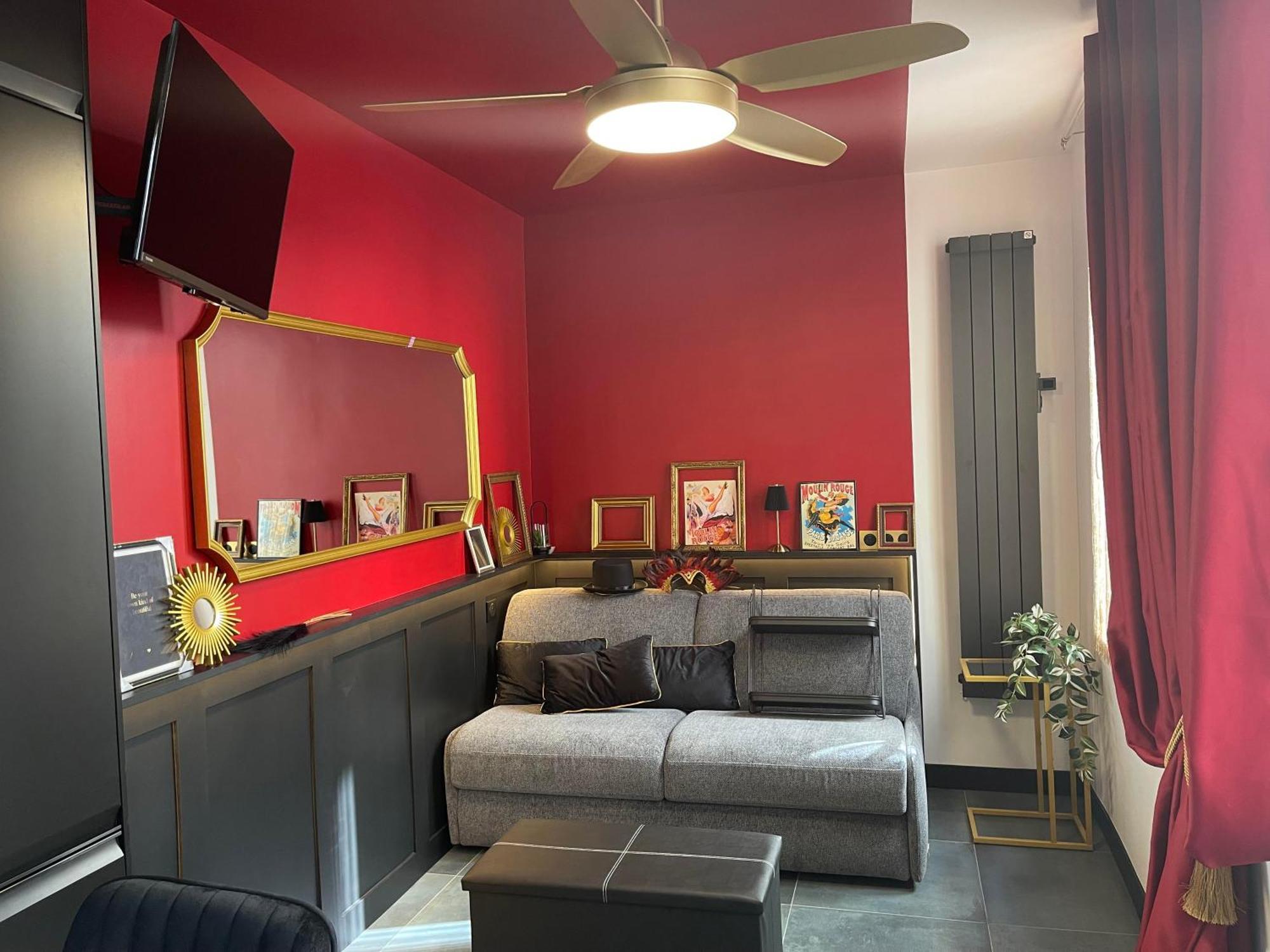Le Boudoir Du Moulin Rouge Apartment